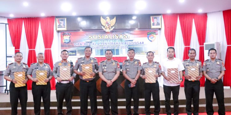 Sosialisasi DIPA dan RKA/KL T.A. 2026, Polres Wajo Serahkan Rendisgar kepada Jajaran