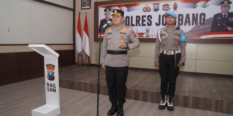 Polres Jombang Gelar Sertijab Waka Polres, Kabagops, Kasat Lantas dan Pengukuhan Kasiwas