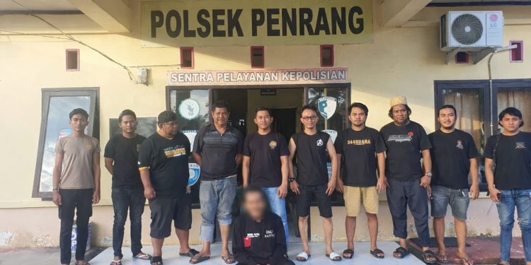 Cegah Konflik Meluas, Kapolsek Penrang dan Resmob Polres Wajo Amankan Pria Bersenjata Tajam