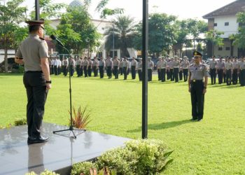 Polres Jombang Berikan Penghargaan kepada Personel Polsek Ngoro dan Masyarakat Berprestasi