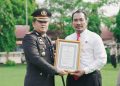 Kapolres Jombang Pimpin Upacara Penganugerahan Tanda Kehormatan Satyalancana Pengabdian bagi Personel Polri