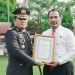 Kapolres Jombang Pimpin Upacara Penganugerahan Tanda Kehormatan Satyalancana Pengabdian bagi Personel Polri