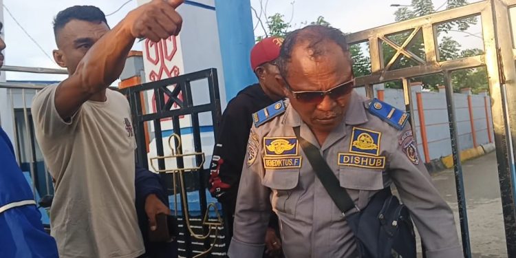 Dugaan Pungutan & Diskriminasi di Pelabuhan Saumlaki, Warga Desak Evaluasi Permanen Oknum Dishub