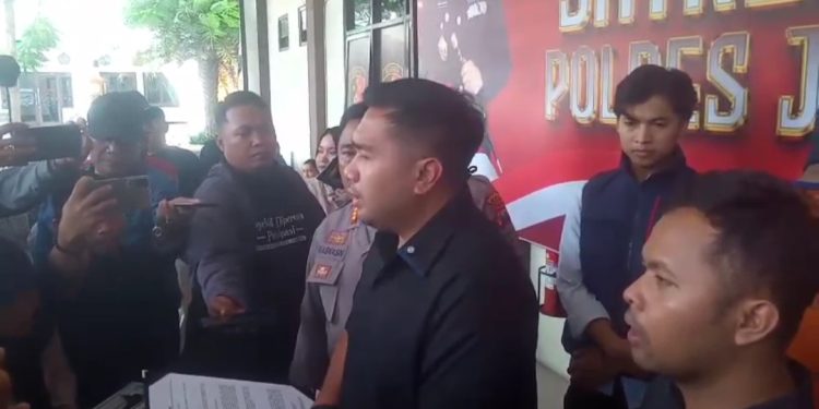 Polres Jombang Ungkap Kasus Kekerasan Seksual terhadap Anak, Tersangka Dihadirkan dalam Konferensi Pers