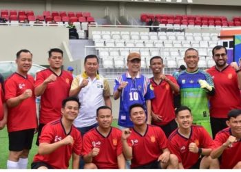 Ratu Dewa Menghadiri Acara Sepak Bola Antara Korpri All Star Melawan David All Star Di Stadiun Bumi Sriwijaya