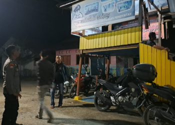 Patroli Dialogis Malam Hari, Kapolsek Pammana Tekankan Peran Aktif Warga Jaga Keamanan