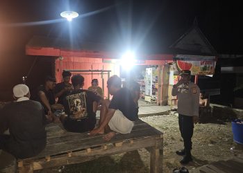 Antisipasi Gangguan Kamtibmas Polsek Bola Intens Patroli Biru Sambil Silatuhrahim Dengan Warga