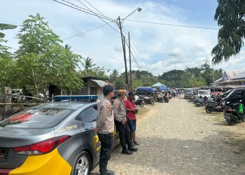 Pastikan Stabilitas Sembako, Polsek Takkalalla Turun Langsung Awasi Pasar Rakyat Penelitian
