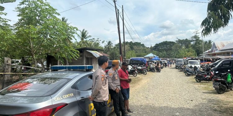 Pastikan Stabilitas Sembako, Polsek Takkalalla Turun Langsung Awasi Pasar Rakyat Penelitian