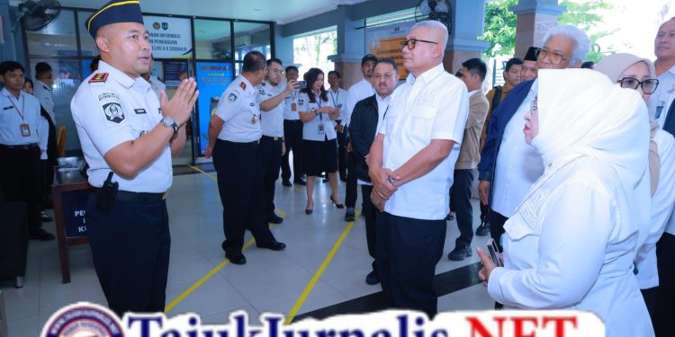 Komisi XIII DPR RI Tinjau Langsung Pelayanan Kunjungan dan Pembinaan di Lapas Sidoarjo