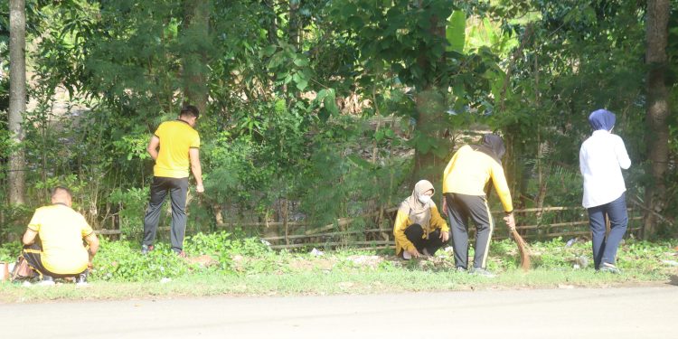 Situasi Kamtibmas Kondusif, Polres Wajo Lanjutkan Apel dengan Kurvei Lingkungan