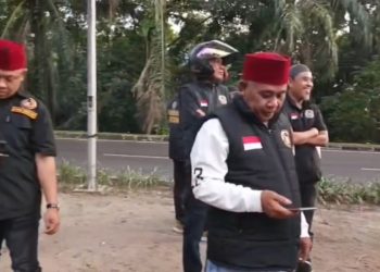Forum Cakar Sriwijaya Sumsel Mengawal Ketat Kedatangan Habib Rizieq Sihab Beserta Rombongan Di Bandara Sultan Mahmud Badaruddin II Palembang