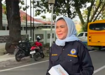 Anggota DPRD Palembang Hj Sabia Afriayana Bersama Garpu Membagikan Takjil di Bulan Suci Ramadhan 1447 H