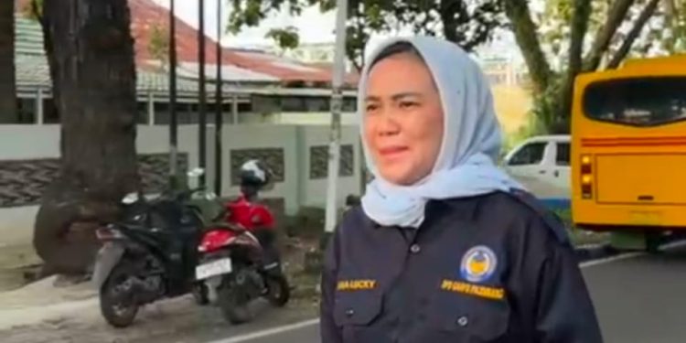 Anggota DPRD Palembang Hj Sabia Afriayana Bersama Garpu Membagikan Takjil di Bulan Suci Ramadhan 1447 H