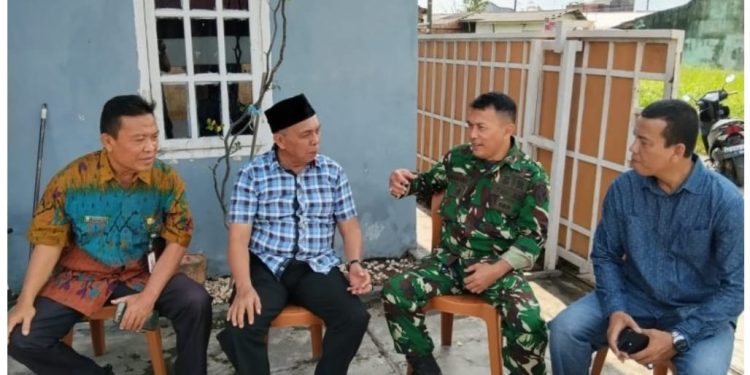 Babinsa Koramil 418-08/Sako Lebung Gajah Mempererat Silaturahmi Lewat Komsos, Tekankan Keamanan Lingkungan Masyarakat