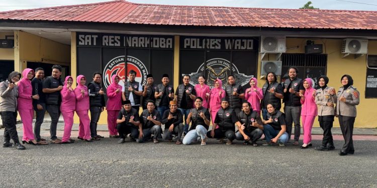 Satresnarkoba Polres Wajo Berbagi Takjil, Wujud Kepedulian dan Pesan Anti Narkoba di Bulan Ramadan