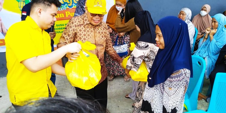 Taufan Pawe Gelar Pasar Murah di Bacukiki, Warga Parepare Sambut Antusias