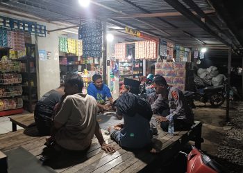 Cegah Gangguan Kamtibmas di Bulan Suci, Polsek Tanasitolo Rutin Gelar Patroli Malam Ramadan