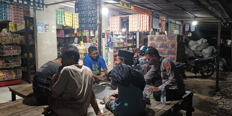Cegah Gangguan Kamtibmas di Bulan Suci, Polsek Tanasitolo Rutin Gelar Patroli Malam Ramadan