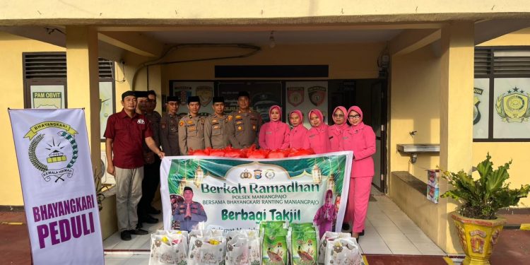 Pererat Silaturahmi Ramadan, Polsek Maniangpajo Gelar Aksi Berbagi Takjil