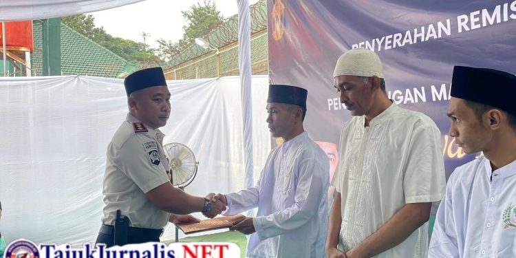 Lapas Sidoarjo Gelar Sholat Idul Fitri Dirangkaikan Dengan Pemberian Remisi Khusus