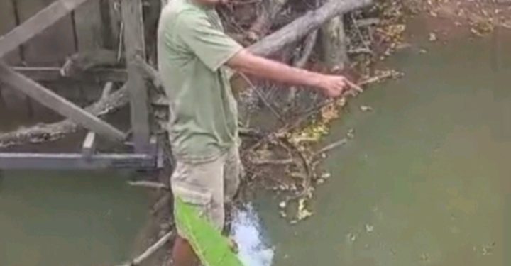 sungai PDAM desa bumi etam sudah keruh warga desa bumi etam mengeluh limbah erosi Diduga dari PT.ganda alam makmur( GAM)PT.indexim Coalindo.