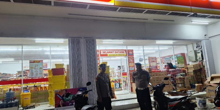 Patroli Blue Light Polsek Maniangpajo Antisipasi Gangguan Kamtibmas