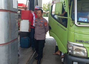 Polsek Pammana Pantau SPBU Ulugalung, Antisipasi Panic Buying dan Kecurangan BBM