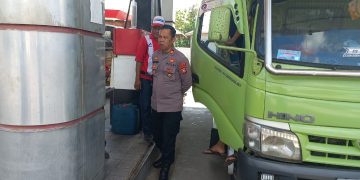 Polsek Pammana Pantau SPBU Ulugalung, Antisipasi Panic Buying dan Kecurangan BBM