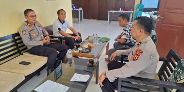 Kapolsek Maniangpajo Cek Stok Pangan di Gudang Bulog, Pastikan Ketersediaan Beras dan Jagung Aman