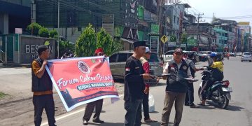 Forum Cakar Sriwijaya Sumsel Gelar Kegiatan Jum’at Berkah di Jalan Kolonel Atmo Kecamatan Ilir Timur I Palembang