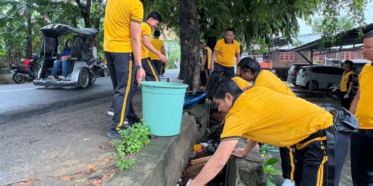 Polres Wajo dan Instansi Terkait Gelar Kerja Bakti Dukung Gerakan Indonesia Asri