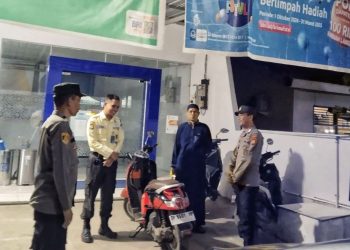 Kapolsek Sabbangparu Ajak Warga Aktif Jaga Kamtibmas saat Patroli Blue Light