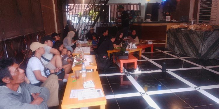 Acara Nobar Bareng di Kedai Pecel Mbok Tiam: Persip vs Persijab Jepara