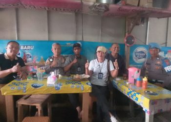 Nobar Bareng Kapolsek Gede Bage: Sinergi Polri, Media, dan Warga Nonton Persib vs Persijap di GBLA