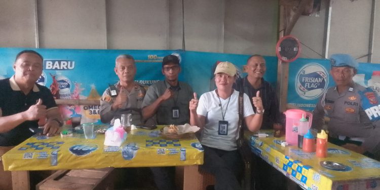 Nobar Bareng Kapolsek Gede Bage: Sinergi Polri, Media, dan Warga Nonton Persib vs Persijap di GBLA