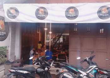 Acara Nobar Bareng di Kedai Pecel Mbok Tiam: Persib vs Persijap Jepara