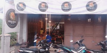 Acara Nobar Bareng di Kedai Pecel Mbok Tiam: Persib vs Persijap Jepara