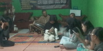 Kesenian Lingkung Seni dan Budaya Karang Panunggal di Sumedang
