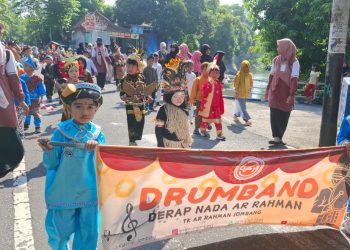 Derap Nada Ar Rahman Meriahkan Parade Drumband PGTKI se-Kecamatan Jombang dalam Rangka Hardiknas 2026