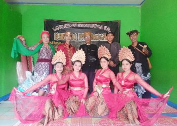 Lingkung Seni Karang Panunggal Mentaskan Mapak Calon Pengantin di Pasirloa Sumedang