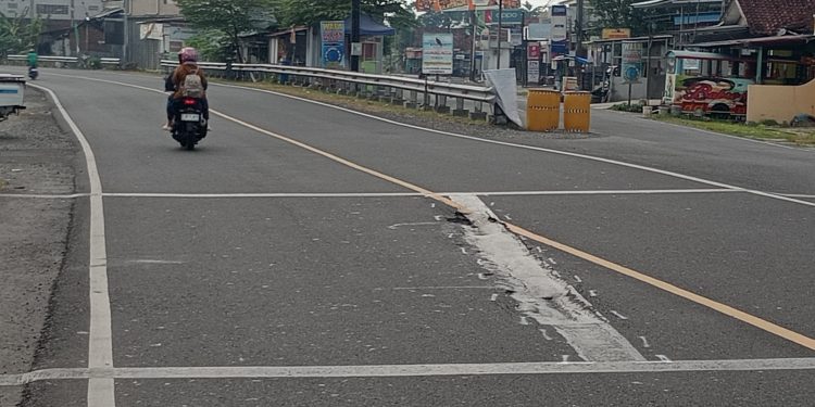 Baru Dibangun Tahun 2023, Jembatan Cinyawang Mulai Amblas: Warga dan Pengguna Jalan Khawatir Jadi Pemicu Kecelakaan