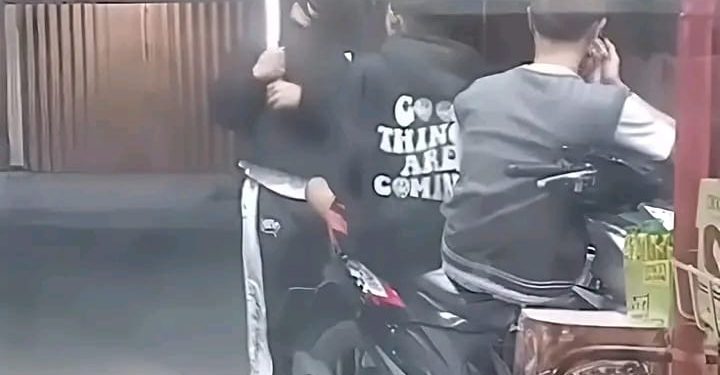 Diduga Salah Sasaran, Dua Remaja Jadi Korban Pengeroyokan dan Motor Dirampas di Klari Karawang