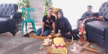 Dari kesenian terjun ke jurnalisan.