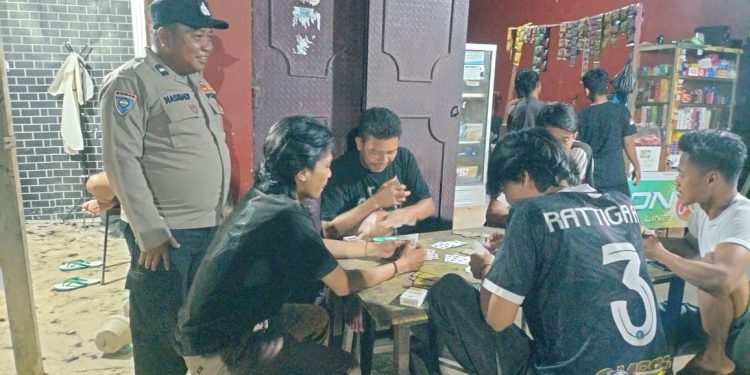 Ciptakan Lingkungan Aman dan Nyaman, Polsek Sajoanging Gelar Patroli Harkamtibmas