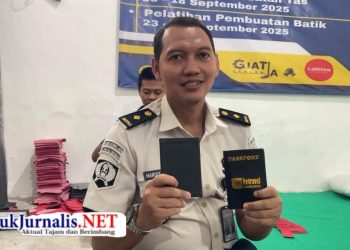 Dari Balik Tembok, Lahir Karya Bernilai: Warga Binaan Lapas Sidoarjo Produksi Cover Paspor Berkualitas