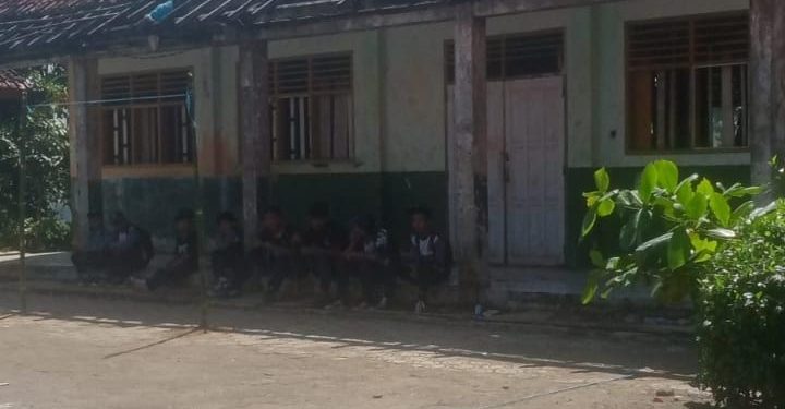 Diduga SMP. 3 naringgul. dana BOS sebesar 297 juta tidak direalisasikan perlunya turun tangan BPK dan kejari