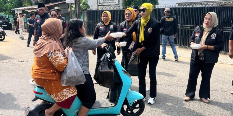 Forum Cakar Sriwijaya Kembali Gelar Kegiatan Sosial Berbagi Berkah di Jalan KH Azhari 3/4 Ulu Palembang