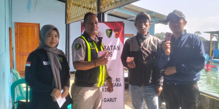 Sambut Hari Bhayangkara ke-80, Polres Garut Berikan Pengobatan Gratis untuk Ratusan Warga Cilawu
