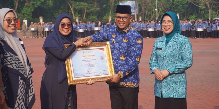 Peringati HARGANAS Ke-33, Gubernur Banten Pimpin Upacara dan Perkuat Kolaborasi Membangun Keluarga Berkualitas Menuju Indonesia Emas 2045